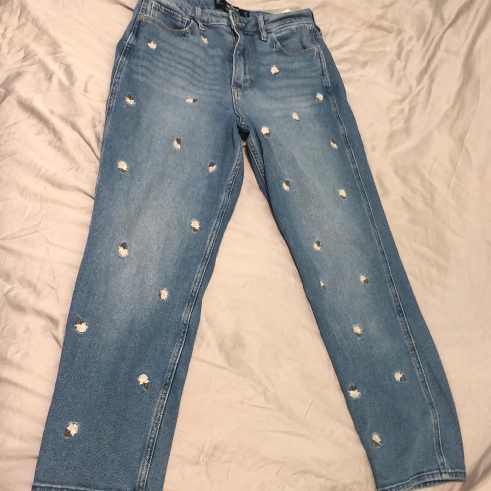 Hollister Ultra High-Rise Mom Jean.